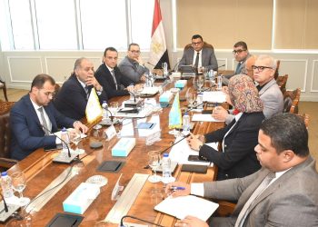 وزير الإسكان يتابع سير العمل بالمشروعات التنموية الجاري تنفيذها بمدينة السويس الجديدة