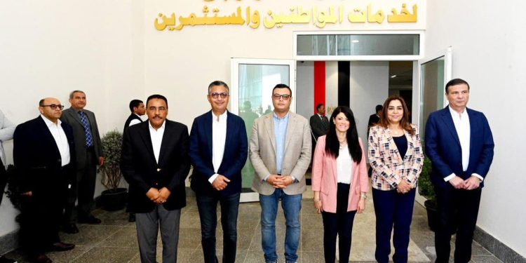 وزراء الإسكان والتخطيط والتنمية المحلية ومحافظ مطروح يفتتحون المركز التكنولوجي لخدمة المواطنين بجهاز مدينة العلمين الجديدة