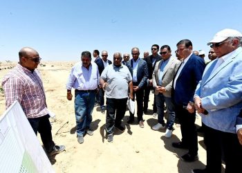 وزيرا الإسكان والزراعة يتفقدان محطة التجارب البحثية لتحلية مياه البحر