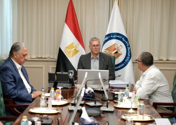 وزير البترول  يتابع إجراءات العثور على المفقودين بحادث البارج البحري والتعامل مع تداعياته وفق خطط الطوارىء