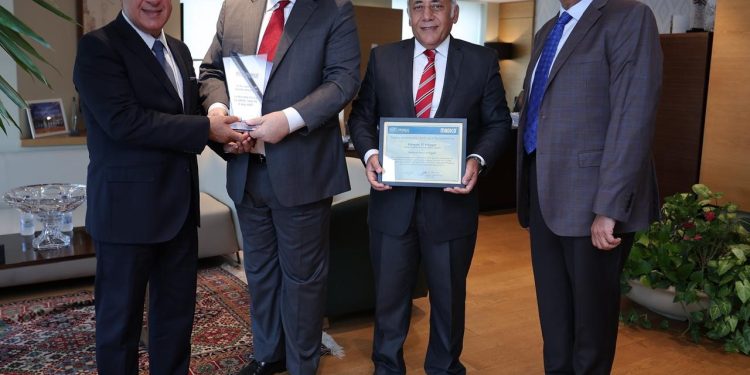 تقديرًا لريادته في الحلول الأمنية ودعمه للصناعة المحلية.. شركة “’ Madico” الأمريكية تكرم البنك الأهلي المصري