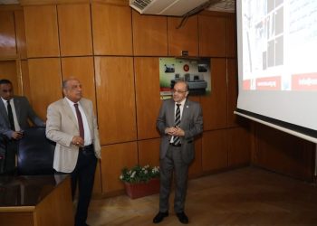 وزير الكهرباء يتفقد هيئة المواد النووية لمتابعة مشروعات الليثيوم والطاقة المتجددة