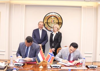 “مصر للألومنيوم” توقع اتفاقًا مع “سكاتك” النرويجية لإنشاء محطة شمسية بقدرة 1000 ميجاوات