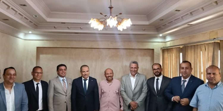 رئيس «مصر الوسطى» للكهرباء يسلم مأموري الضبط القضائي الكارنيهات..ويشهد آداء القسم