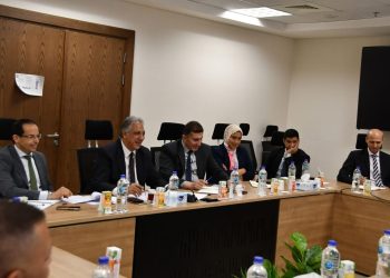 وزارة البترول تبحث مع البنك الأوروبي لإعادة الإعمار سبل خفض الانبعاثات وتحسين كفاءة الطاقة