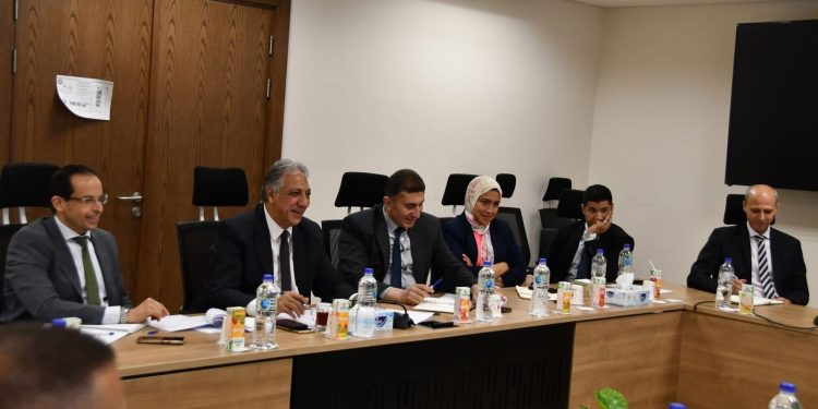 وزارة البترول تبحث مع البنك الأوروبي لإعادة الإعمار سبل خفض الانبعاثات وتحسين كفاءة الطاقة
