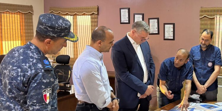 وزير البترول يؤازر أسر المفقودين في حادث انقلاب البارج البحري “أدمارين 12”