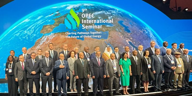 وزير البترول يشارك في اجتماع أوبك بفيينا لبحث استقرار أسواق الطاقة وتعزيز التعاون الدولي