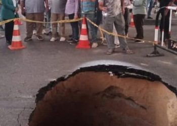 الصرف الصحي بالقاهرة الكبرى:  هبوط أرضي بخط صرف صحي قطر ٦٠٠ مم أسفل كوبري التجنيد بجسر السويس