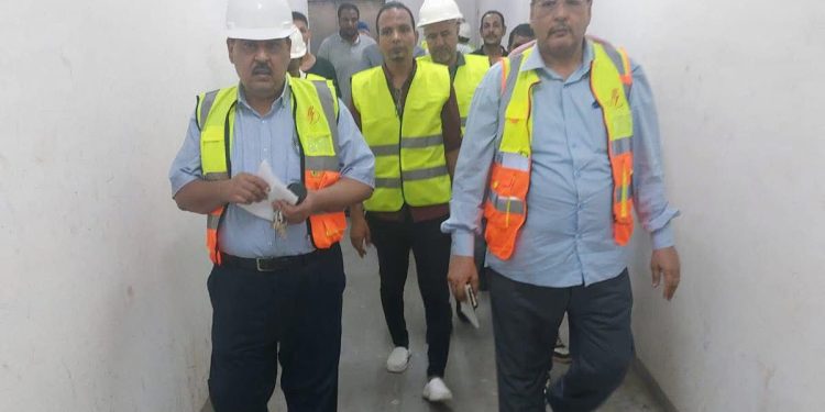 رئيس”المحطات المائية” للكهرباء يواصل جولاته بزيارة محطة نجع حمادي