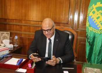 محافظ القليوبية يهنئ أوائل الدبلومات الفنية بمحافظة القليوبية هاتفيا