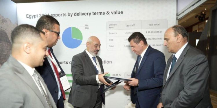 “المصرية للفوسفات” و”موفينج فيرت” تتعاونان لتعظيم القيمة المضافة وزيادة صادرات الفوسفات المصري