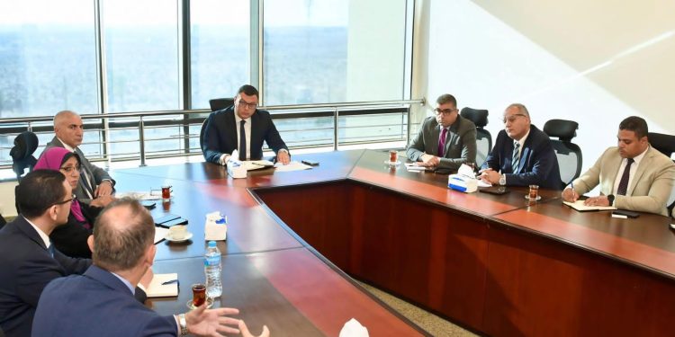 وزير الإسكان يلتقي المدير الإقليمي لمجموعة معارض ومؤتمرات “سيتي سكيب” لبحث التنسيق والتعاون المشترك