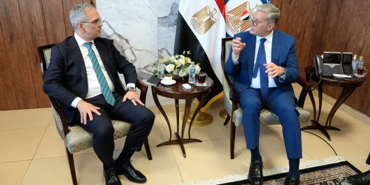وزير البترول يبحث مع “شلمبرجير” سبل دعم أنشطة الاستكشاف والإنتاج وتعزيز الشراكة التقنية