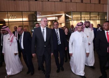  وزير البترول يقود جولة لكبار الضيوف في المتحف المصري الكبير