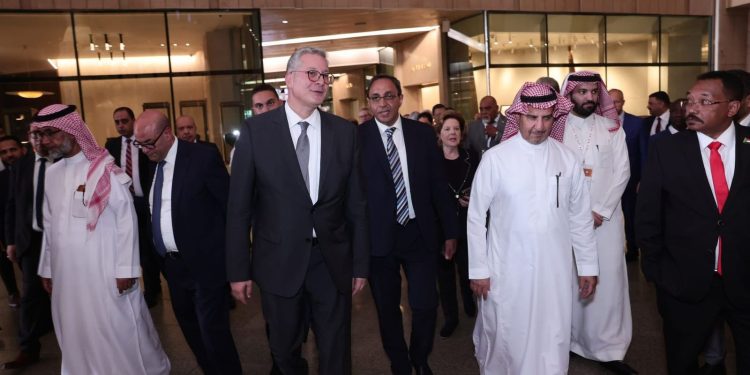  وزير البترول يقود جولة لكبار الضيوف في المتحف المصري الكبير