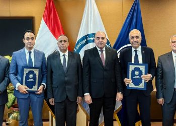 تعزيزًا للتكامل بين شركات قطاع البترول.. توقيع اتفاقية تعاون مشترك بين أموك وبترول أسيوط