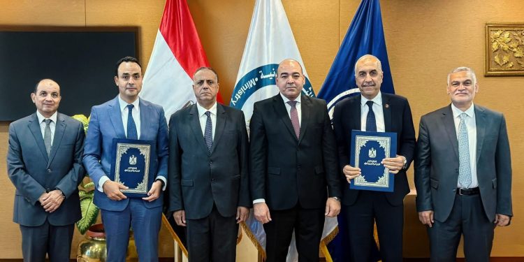 تعزيزًا للتكامل بين شركات قطاع البترول.. توقيع اتفاقية تعاون مشترك بين أموك وبترول أسيوط