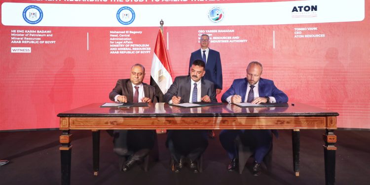 مصر توقع اتفاقية مبدئية لزيادة استثمارات “أتون مايننج” في منجم أبو مروات