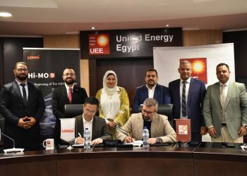 شركة يونايتد إنرجي إيجيبت توقّع اتفاقية تاريخية مع شركة لونجي لتنفيذ مشروع طاقة شمسية هجينة