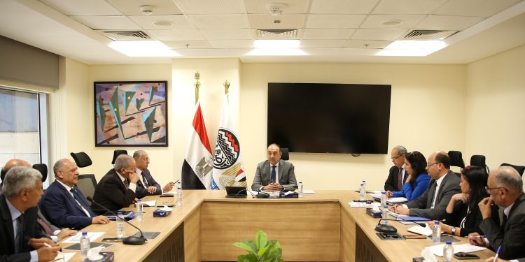 وزير قطاع الأعمال العام يؤكد على الاستغلال الأمثل للأصول وتنمية الكفاءات لتعزيز التنمية