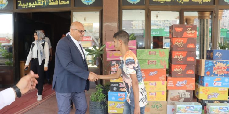 محافظ القليوبية يستجيب لشاب ويوفر له دعمًا لمشروع صغير