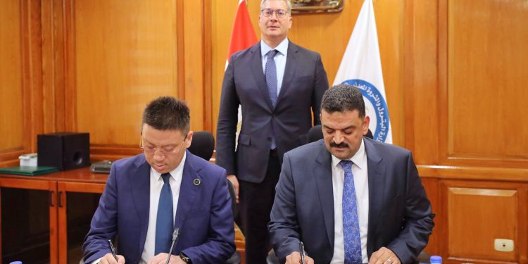 هيئة الثروة المعدنية و”آسيا بوتاش” الصينية تتعاونان لتعزيز استكشاف الفوسفات وتصنيعه