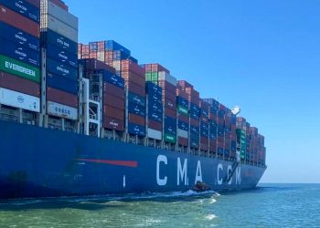 قناة السويس تشهد عبور سفينة الحاويات CMA CGM ZEPHYR ضمن قافلة الجنوب