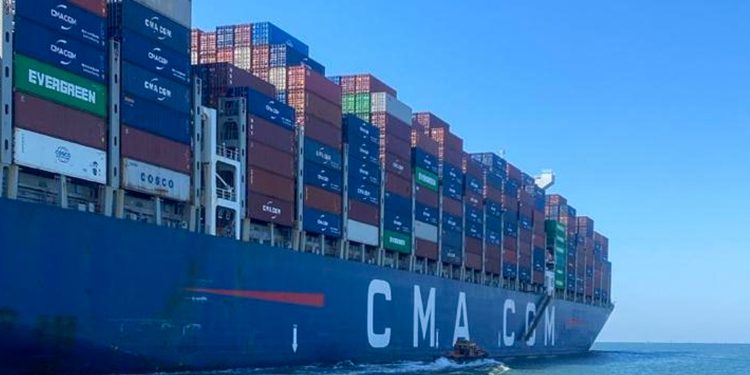قناة السويس تشهد عبور سفينة الحاويات CMA CGM ZEPHYR ضمن قافلة الجنوب