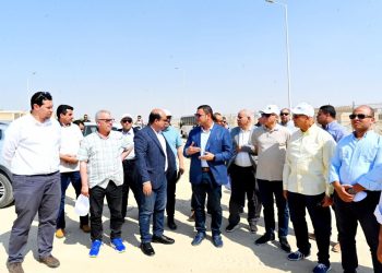 وزير الإسكان يتفقد وحدات المبادرة الرئاسية “سكن لكل المصريين” ومحطة صرف صحي بمدينة حدائق أكتوبر