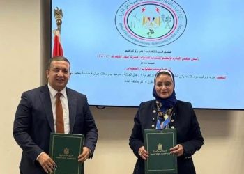 “نقل الكهرباء”توقع عقدًا لتوريد موصلات حرارية بطول 68 كم بمنطقة القناة