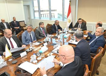 وزير الإسكان يعقد اجتماعا لمتابعة موقف المشروعات الجاري تنفيذها ضمن المبادرة الرئاسية “حياة كريمة”
