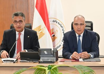 وزيرا الموارد المائية والتموين يبحثان سُبل تطوير مصانع إنتاج السكر من القصب