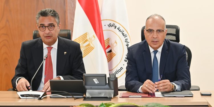 وزيرا الموارد المائية والتموين يبحثان سُبل تطوير مصانع إنتاج السكر من القصب