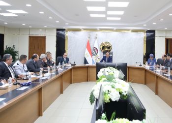 وزير قطاع الأعمال يجتمع بمجلس إدارة شركة النصر للإسكان والتعمير بتشكيله الجديد