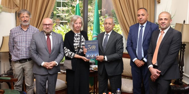 رئيس الأكاديمية العربية يستقبل القنصل الإيطالي ووفد من الأكاديمية الإيطالية