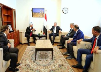 وزير البترول يبحث توطين الصناعة وزيادة الاستثمارات مع الشركة العالمية لصناعة المواسير (IPIC)