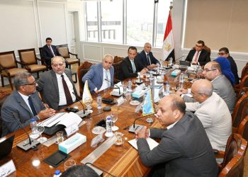 وزير الإسكان يعقد اجتماعًا مع مسئولي شركة “توريك” للتطوير العقاري لمتابعة مشروعات الشراكة والمبيعات والتسويق