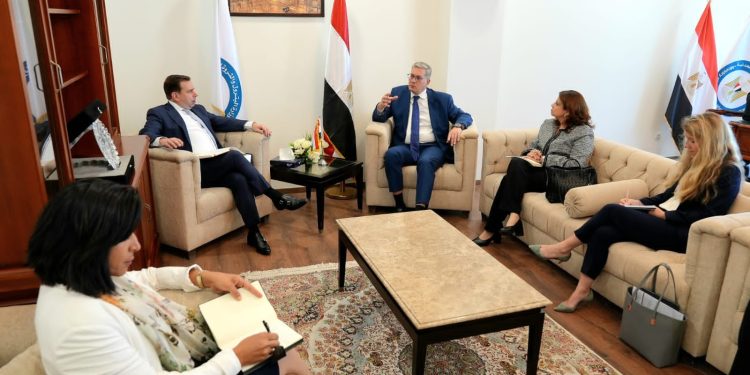 مصر وشل تعززان التعاون لتنمية الغاز الطبيعي وترسيخ دور مصر كمركز إقليمي للطاقة