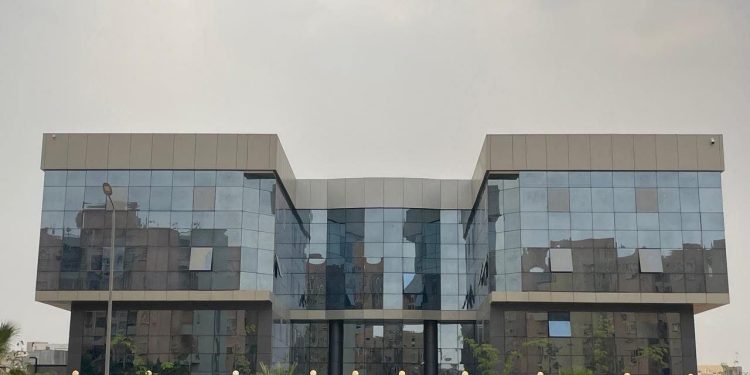 “بتروسيف” تبدأ العمل بمقرها الإداري الجديد بالشروق