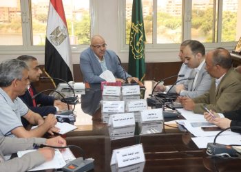 محافظ القليوبية يعقد اجتماعًا موسعًا لمتابعة أعمال تطوير طريق الجمهورية بأبو زعبل وشارع أحمد عرابي بحي غرب شبرا الخيمة