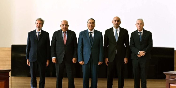 “رئيس الوزراء” يشهد توقيع بروتوكول تعاون مشترك لإنشاء وتطوير ٥ مدارس للتكنولوجيا التطبيقية في مجالات أنشطة الكهرباء