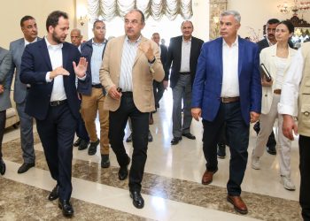 وزير قطاع الأعمال ومحافظ الإسكندرية في جولة ميدانية موسعة بمنطقة المعمورة