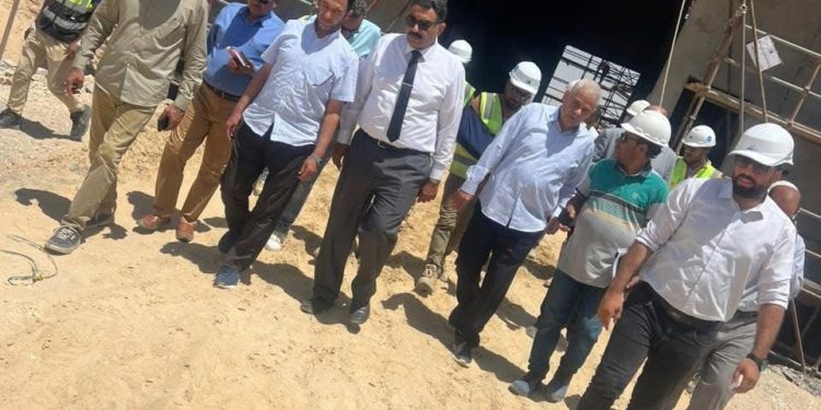 «صفائى» يواصل جولاته الميدانية بزيارة مشروع محطة محولات مزارع بني سويف