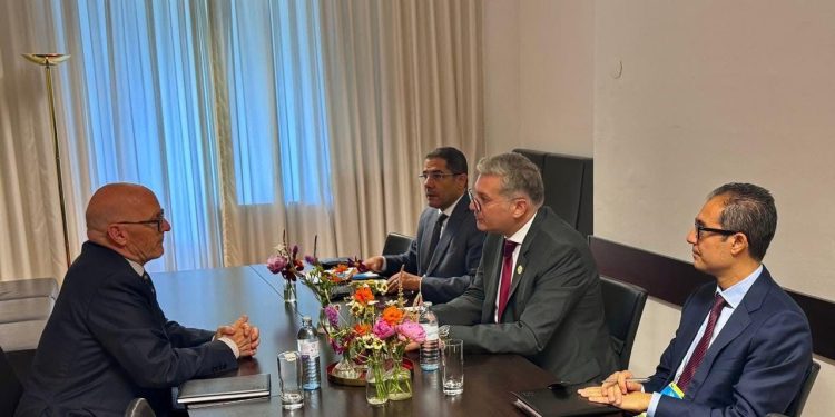 وزير البترول يبحث تعزيز التعاون مع كندا في مجالات النفط والغاز والتعدين والطاقة المتجددة