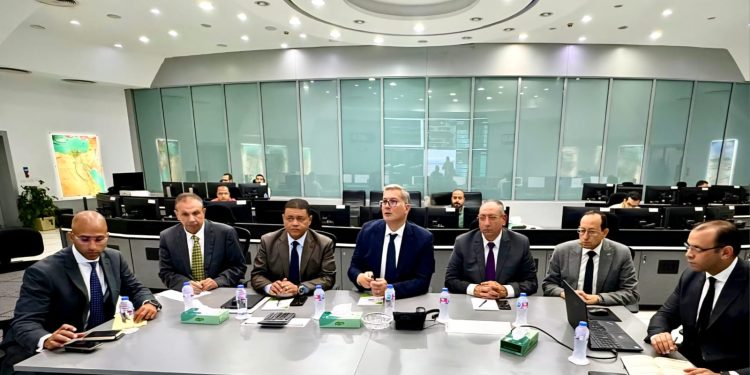 في زيارة مفاجئة لمركز التحكم.. وزير البترول والثروة المعدنية يطمئن علي تأمين تدفقات الغاز لمحطات الكهرباء وقطاعات الاستهلاك مع ارتفاع درجات الحرارة