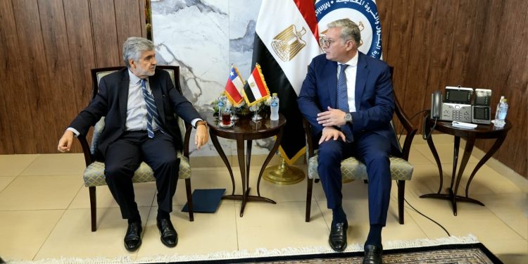 “مصر وتشيلي تبحثان تعزيز التعاون في قطاعي البترول والتعدين”