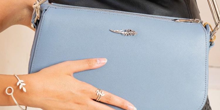 لافندر لايف تطلق مجموعة جديدة من الحقائب الجلدية الطبيعية تحمل توقيع زهرة اللافندر والطابع الفرعوني بعلامتي Lavant و Lavand