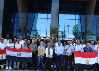العاملون بشركة ويبكو للبترول يتوافدون علي اللجان الإنتخابية للإدلاء بأصواتهم في انتخابات مجلس الشيوخ 2025