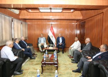 في مستهل زيارته لشركة طنطا للكتان والزيوت.. وزير قطاع الأعمال يلتقي محافظ الغربية وأعضاء مجلس النواب